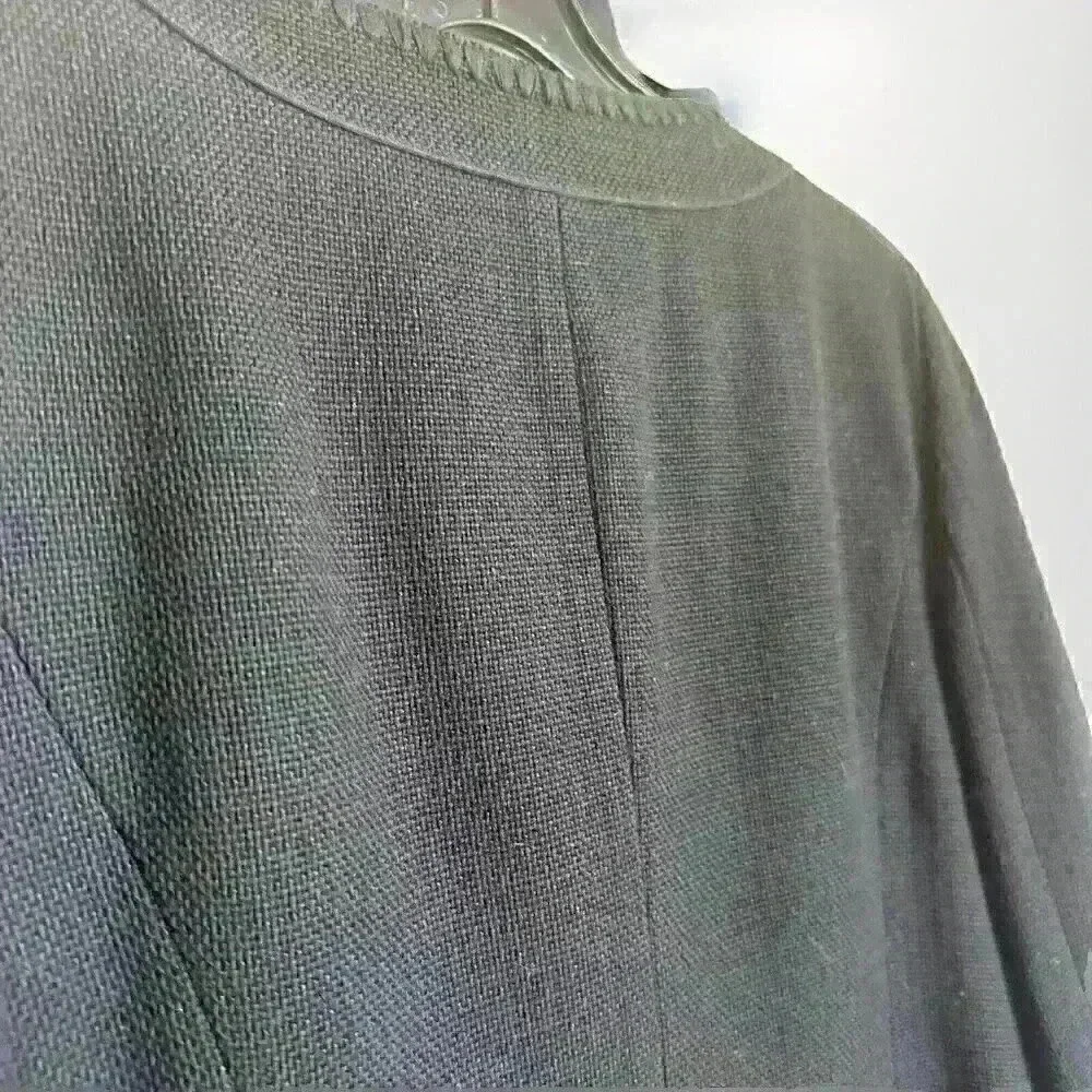 Ann Taylor Women's Size 8 Black Blazer Jacket Button Up Collarless Beautiful